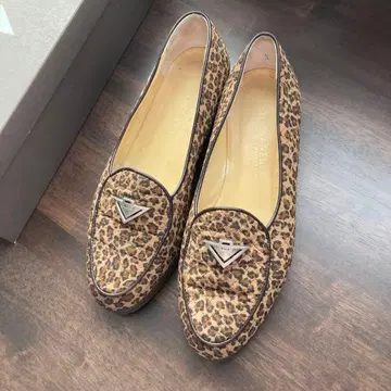 레오파드 무늬 퀼팅 플랫슈즈