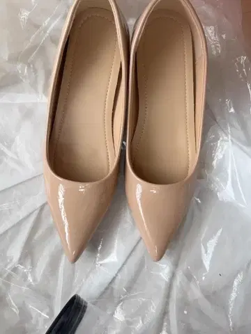 베이지 스틸레토 펌프스 중간 힐