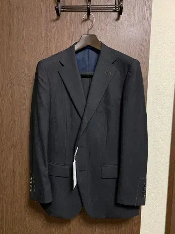 AB5 미사용 새상품! 뉴질랜드 울 100% 2 팬츠 수트! 차콜 그레이