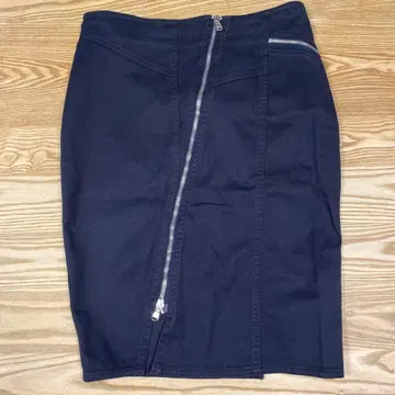 ARMANI J. 블랙 타이트 스커트