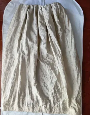 Mila Owen 베이지 플리츠 스커트