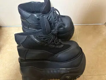 데모니아 통굽 스니커즈