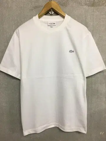 라코스테 새상품급 TH5582 화이트 와니 로고 와펜 크루넥 T셔츠