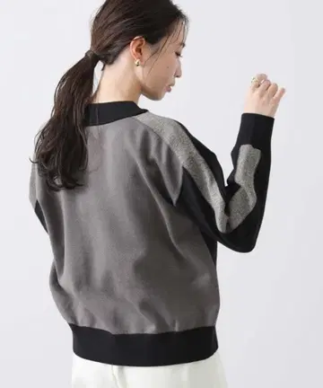 그레디 브릴리언트 미사용 새상품 바이컬러 라메 라인 니트 상의