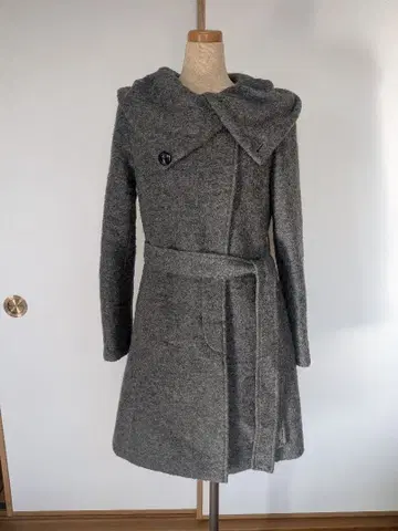 후드 부착 그레이 울 코트