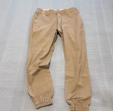 베이지 치노 팬츠 리브 부착