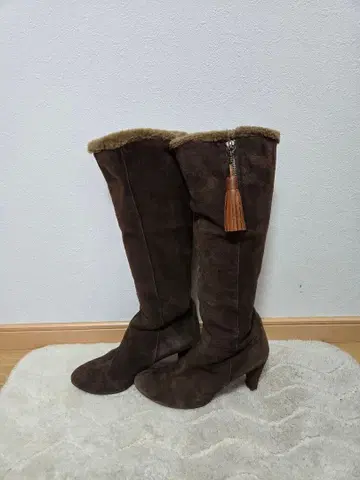 다크 브라운 퍼 달린 롱 부츠