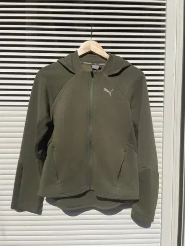 PUMA 올리브 그린 풀 집업 후드티