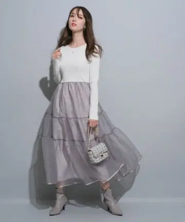 Apuweiser-rich 시어 티어드 도킹 원피스 화이트