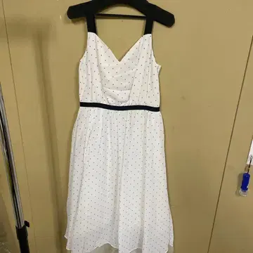 화이트 도트 슬리브리스 원피스