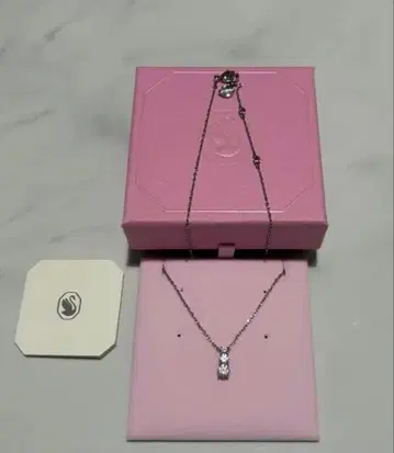 SWAROVSKI Stilla Attract 펜던트