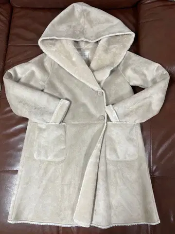 새상품급 Couture brooch 쿠튀르 브로치 무스탕 코트 베이지