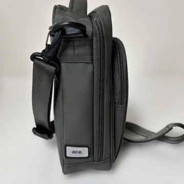 ace. 그레이 숄더백