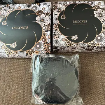 코스메 데코르테 2025 크리스마스 코후레 파우치 & 종이 봉투