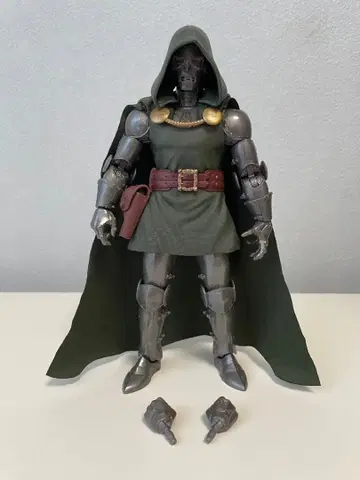 마블 레전드 닥터 둠 피규어