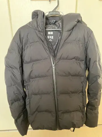 유니클로 심리스 다운 후드티 다운 자켓 M 블랙