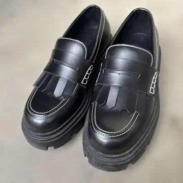 블랙 프린지 로퍼 통굽