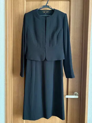 블랙 원피스 수트 (자켓 포함) IGIN