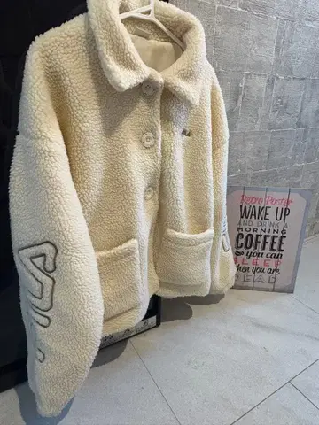 보송보송 FILA 보아 자켓 크림색
