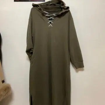 후드 부착 올리브색 롱 원피스 L