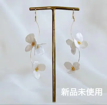 화이트 플라워 롱 귀걸이