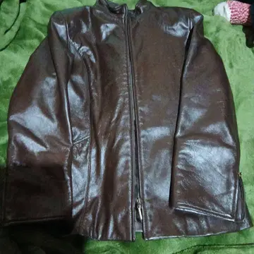 다크 브라운 가죽 자켓