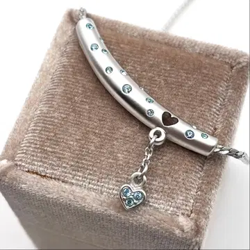 스와로브스키 목걸이 블루스톤 커브 바 하트 매트 실버