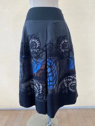 히로코 코시노 스커트