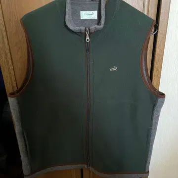 크로커다일 그린 컬러 리브 니트 베스트 LL 사이즈