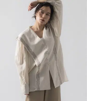 KIARIS x JS 시어 콤비 블라우스