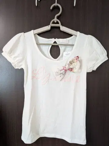 LIZLISA 레이스 플라워 리본 포함 T셔츠 미사용 새상품 얼룩 있음