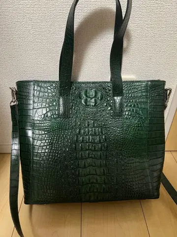 다크 그린 크로커다일풍 토트백