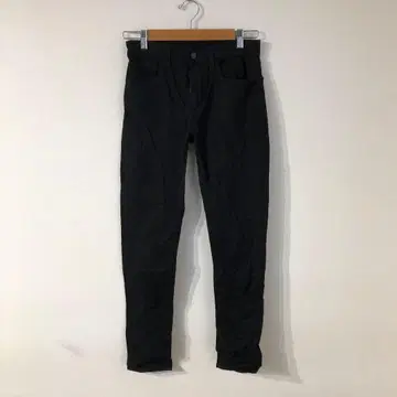 UNIQLO 블랙 스키니 팬츠 앞면 포켓 부착