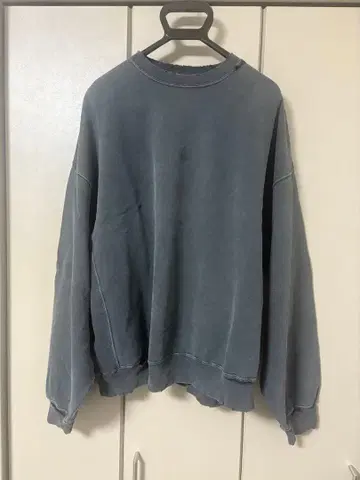 레미 리프 네이비 라벨 그레이 맨투맨 데미지 가공