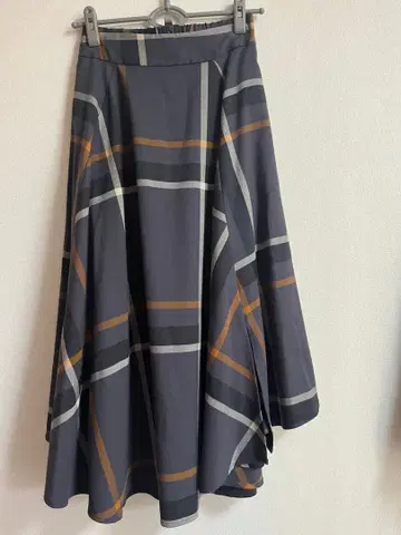 스콧 클럽 구매 체크 무늬 플레어 롱 스커트