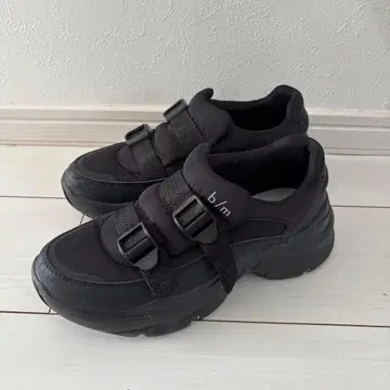 당일 발송 b/m 블랙 스니커즈 23.5 문스타