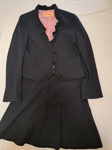 수나우나 블랙 슈트 플레어 스커트