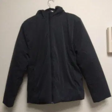 [ 새상품 ] 블랙 후드 부착 다운 자켓 [ 미사용 ]