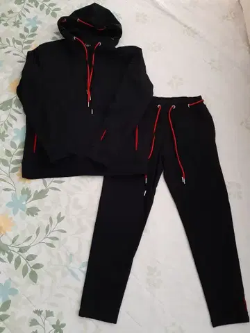 블랙 후드 부착 맨투맨 셋업