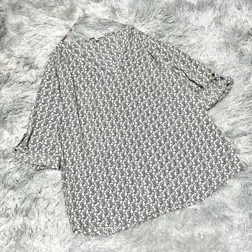 [CHAUS] 올 패턴 반팔 티셔츠 페이즐리 무늬 레어 V넥 페미닌