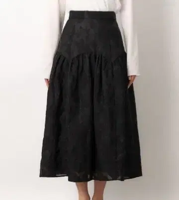 [ 새상품 ] 오페이드 클립 플레어 롱 스커트 블랙 꽃무늬 자카드