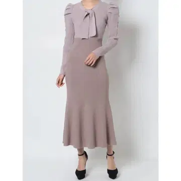 리젝시 보타이 니트 원피스