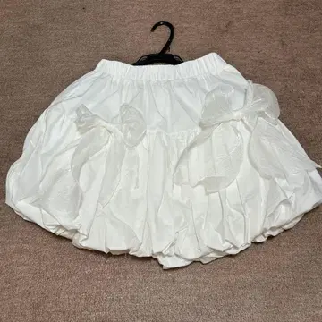 리본 포함 화이트 벌룬 스커트