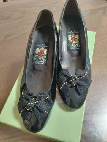 MIHAMA 블랙 펌프스 22cm 박스 포함