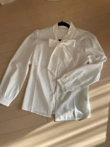 미사용 새상품! 화이트 리본 포함 긴팔 블라우스