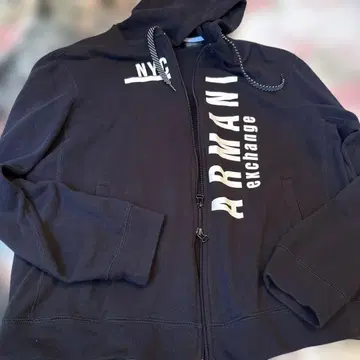 Armani Exchange 후드 부착 후드티 블랙