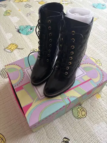 Rady 블랙 퀼팅 레이스업 부츠