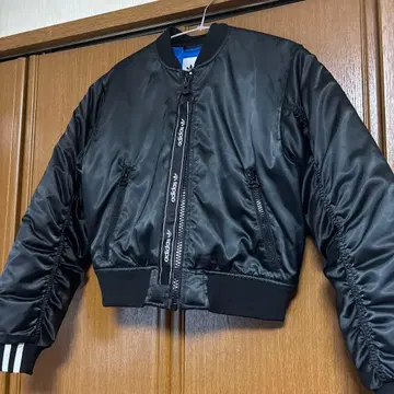 adidas 크롭 봄버 자켓