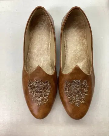 브라운 자수 플랫슈즈