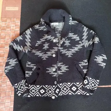 니트 가디건 블랙 앤 화이트 기하학 패턴 자켓